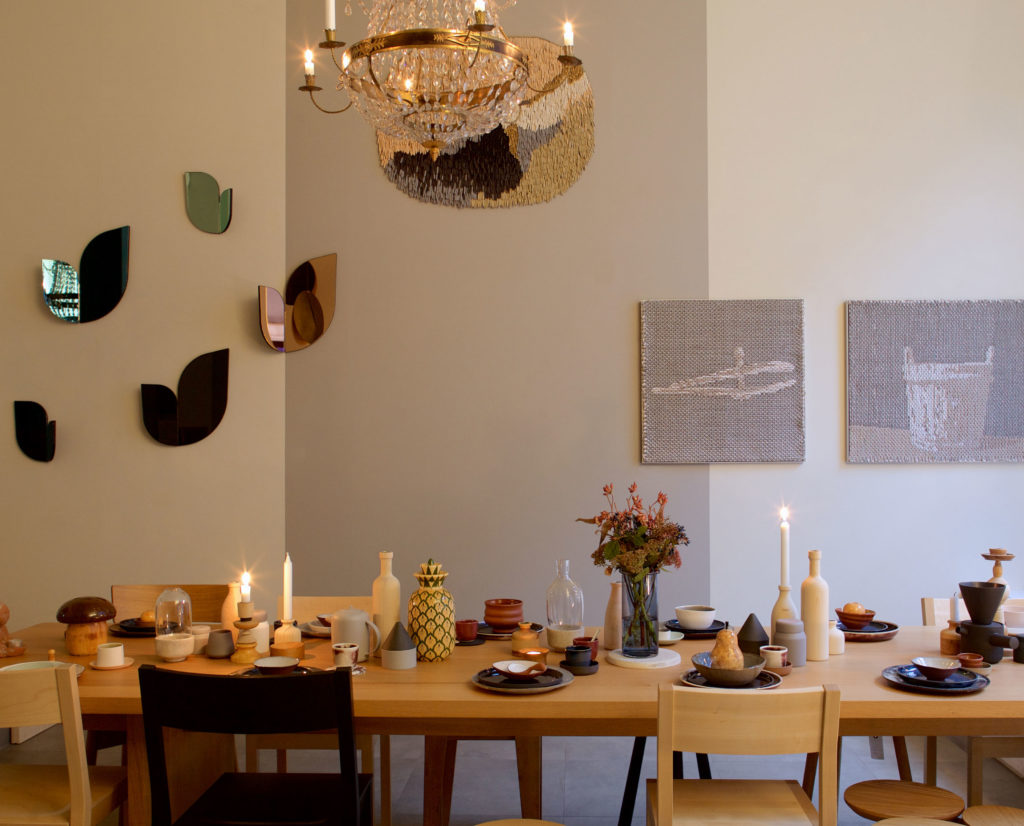 20.11.2016–8.1.2017
Yhes, Together, is a group exhibition in which we celebrate togetherness in the theme of an abundant festive setting.