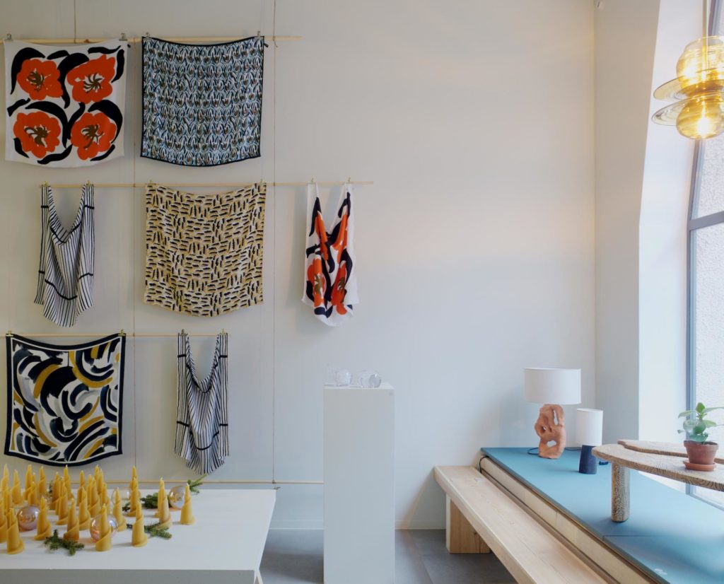 22.11.2019–12.1.2020
Joulumanteli, i.e. Christmas almond, is a Christmas greeting in the form of an exhibition by Erja Hirvi and Pasi Kärkkäinen-Tunkelo.