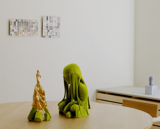 20.8.–31.10.2020
Miniatyr Keramik is like a home built into the Lokal gallery space; filled with ceramic miniature sculptures and small ceramic items.