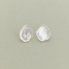 Keski-pomppu_miragestuds_silver_S_lokalhelsinki2020
