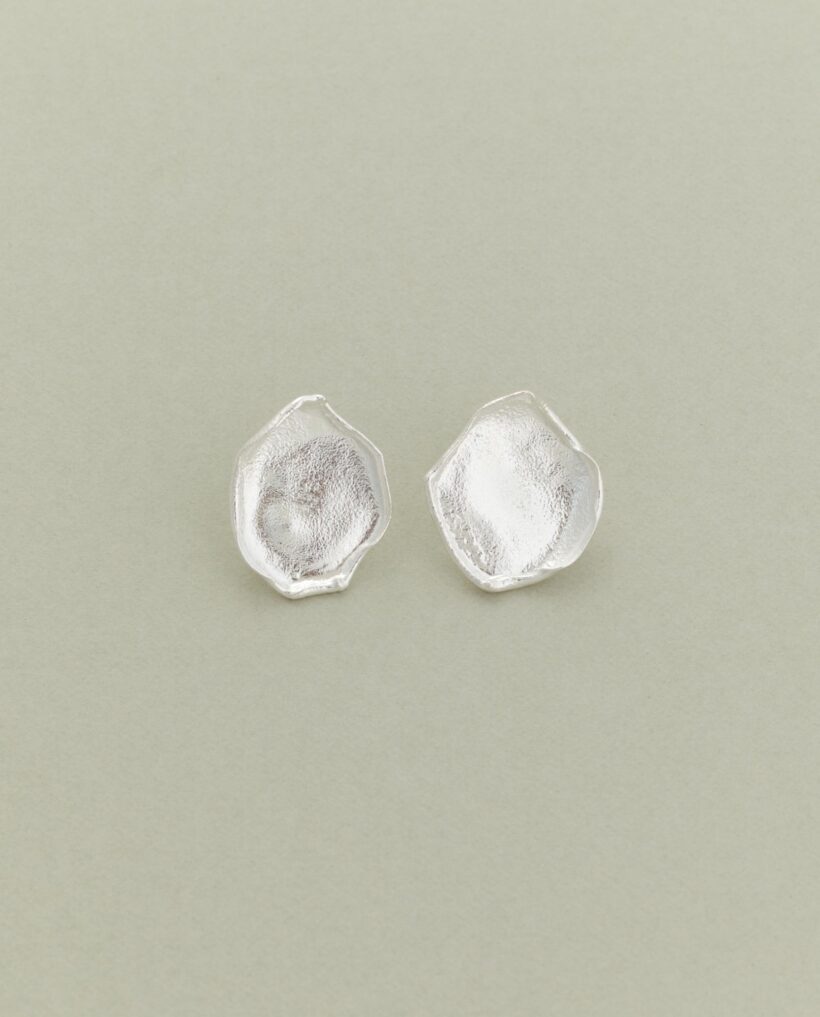 Keski-pomppu_miragestuds_silver_S_lokalhelsinki2020