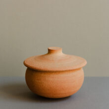 kiracatani_ceramic_earthenware_lokalhelsinki2024
