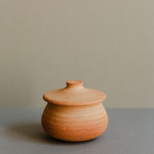 kiracatani_ceramic_earthenware_lokalhelsinki2024-4