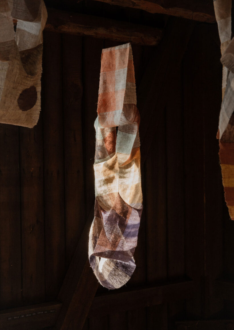 helituoriluutonen_textile_artwork_sommarstilleben_billnas_lokalhelsinki2025