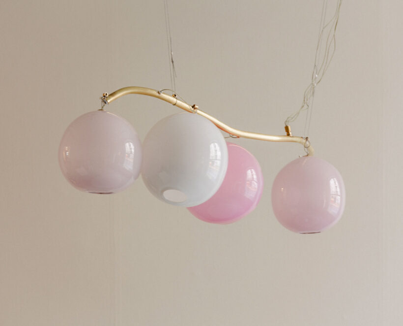 serifsandjellybeans_millavaahtera_glass_artwork_detail_exhibition_lokalhelsinki2025-6
