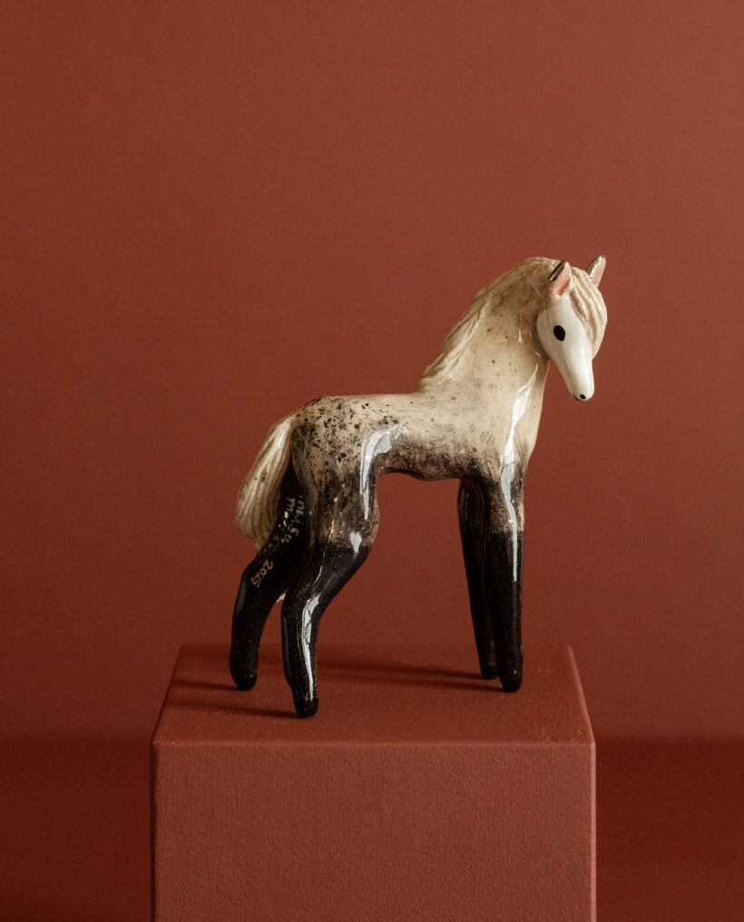 maisamajakka_ceramic_horse_figurine_sommarstilleben_lokalhelsinki2025-10