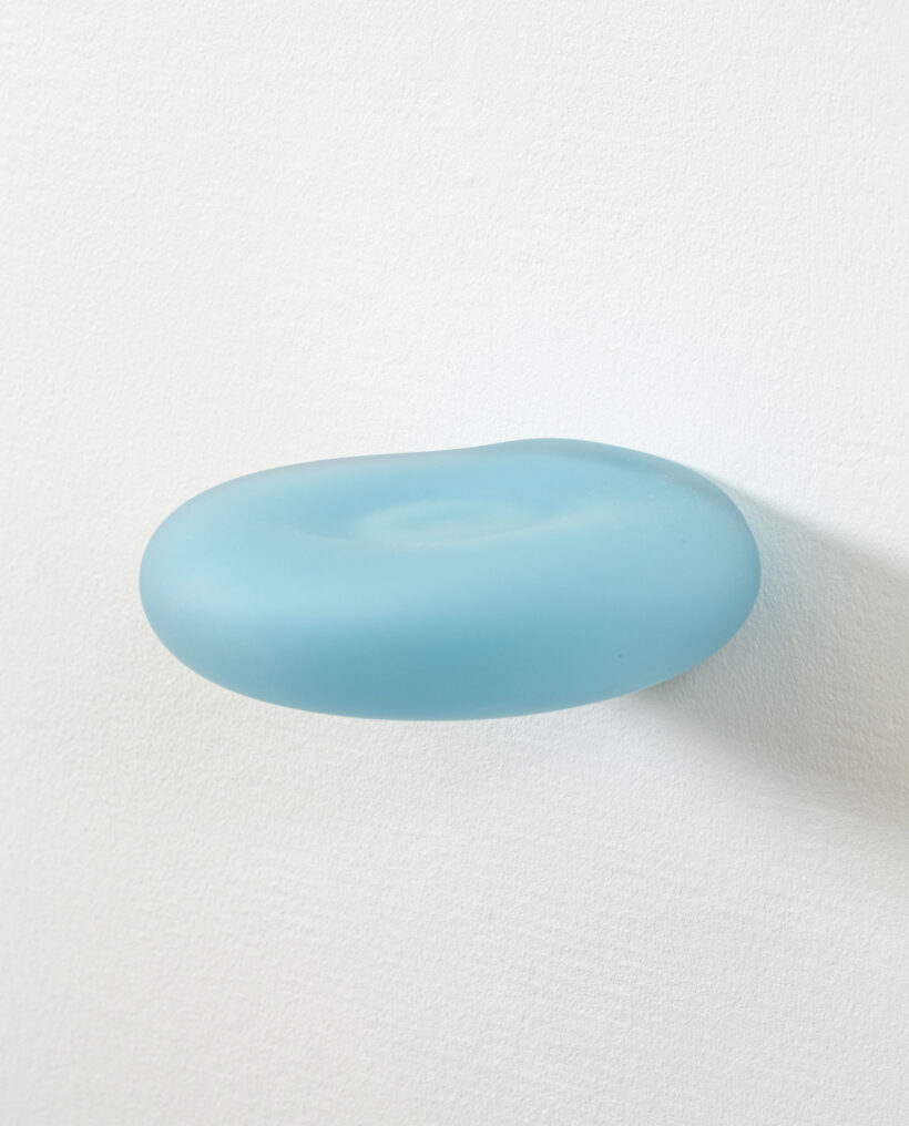juliatoyryla_minnaarponen_whitewall_glassware_exhibition_lokalhelsinki2025-13