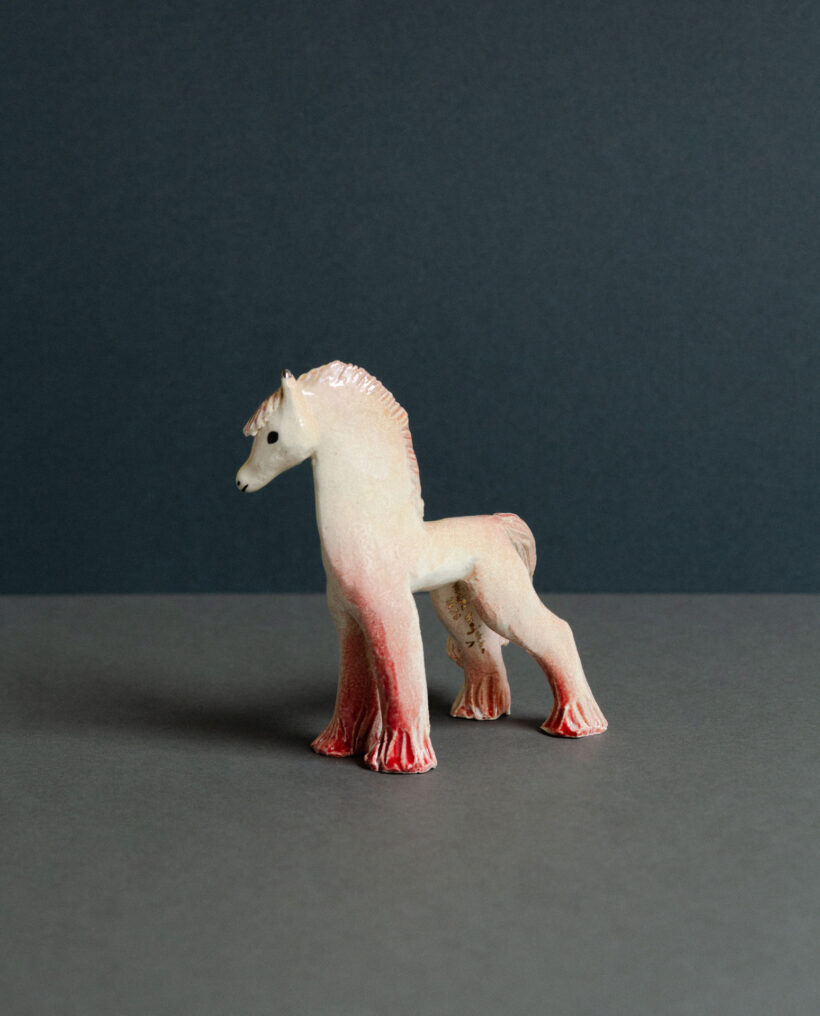 maisamajakka_horse_figurine_ceramic_artwork_collectibledesign_domusprimavera_lokalhelsinki2026-16