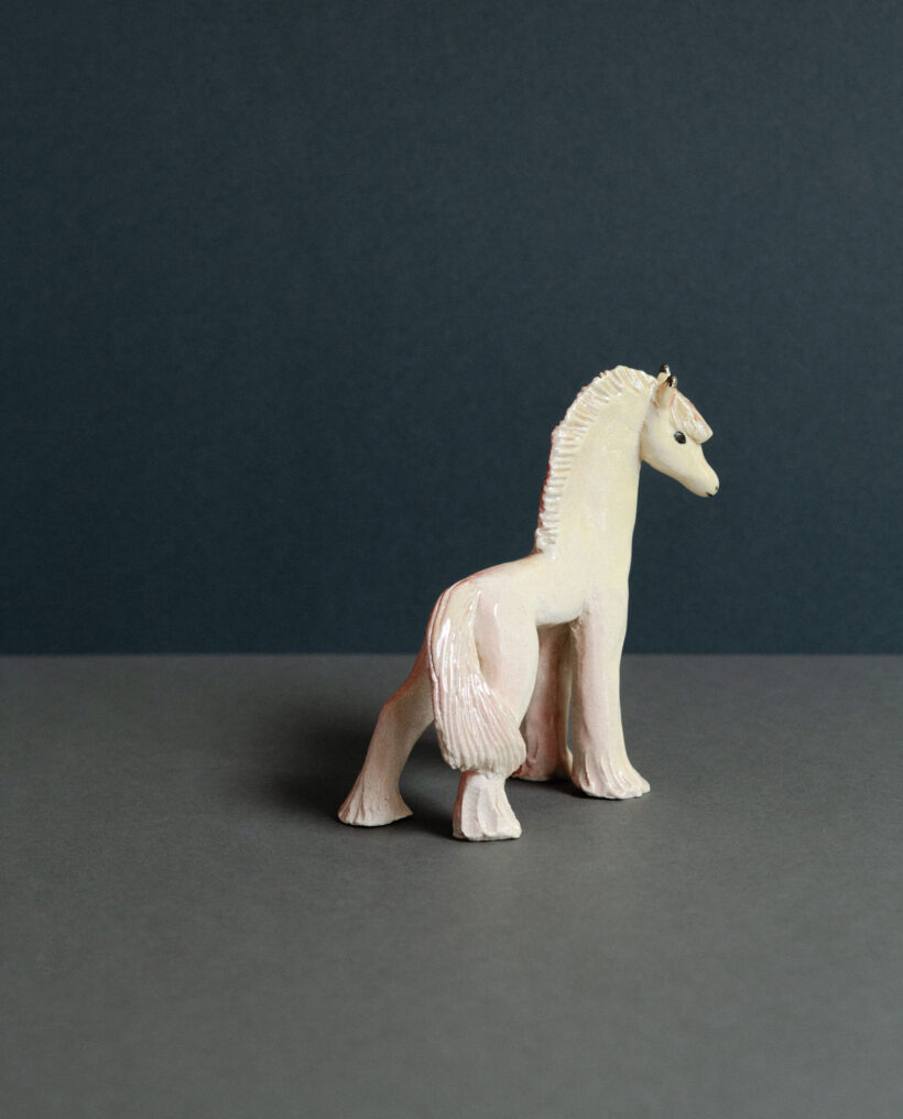 maisamajakka_horse_figurine_ceramic_artwork_collectibledesign_domusprimavera_lokalhelsinki2026-21