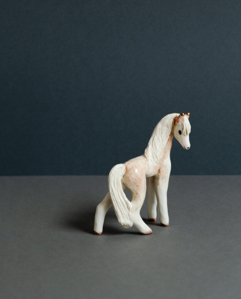 maisamajakka_horse_figurine_ceramic_artwork_collectibledesign_domusprimavera_lokalhelsinki2026-6