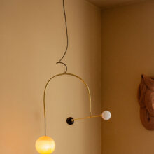 millavaahtera_light_sculpture_glass_brass_lokalhelsinki2026-2