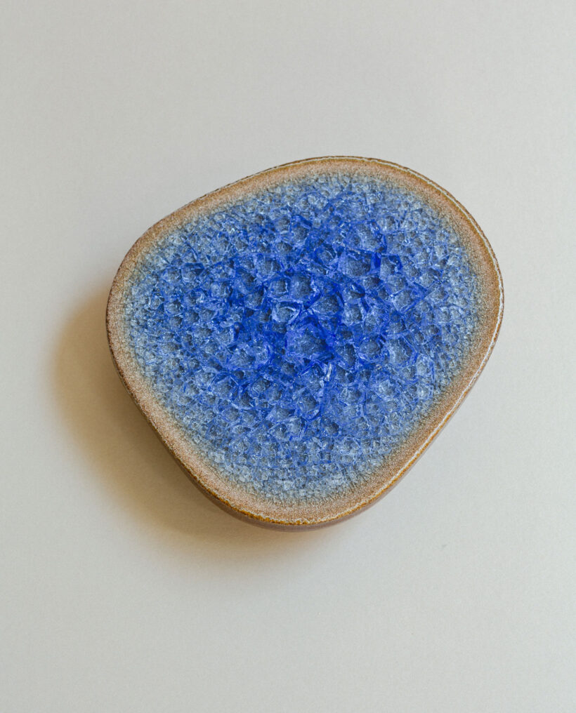 arniaromaa_stoneware_glass_wall_sculpture_lokalhelsinki2026-3