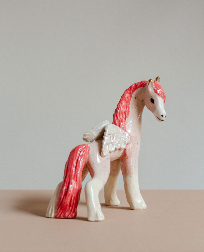 maisamajakka_horse_figurine_ceramic_artwork_lokalhelsinki2026-11