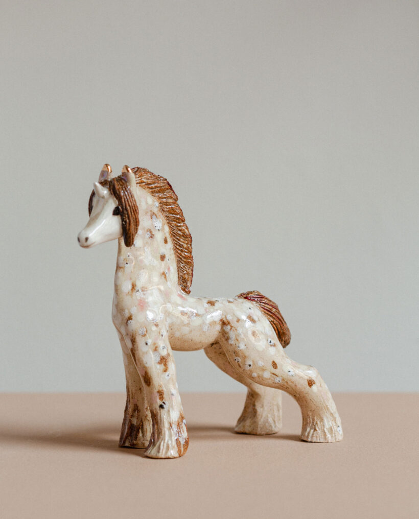 maisamajakka_horse_figurine_ceramic_artwork_lokalhelsinki2026-3