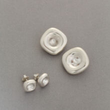 arkimuoto_silver_earrings_lokalhelsinki2026