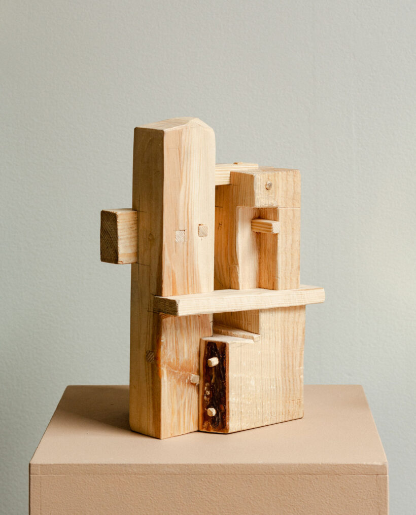 eemelisahimaa_wood_sculpture_artwork_atfirstblush_lokalhelsinki2026-2