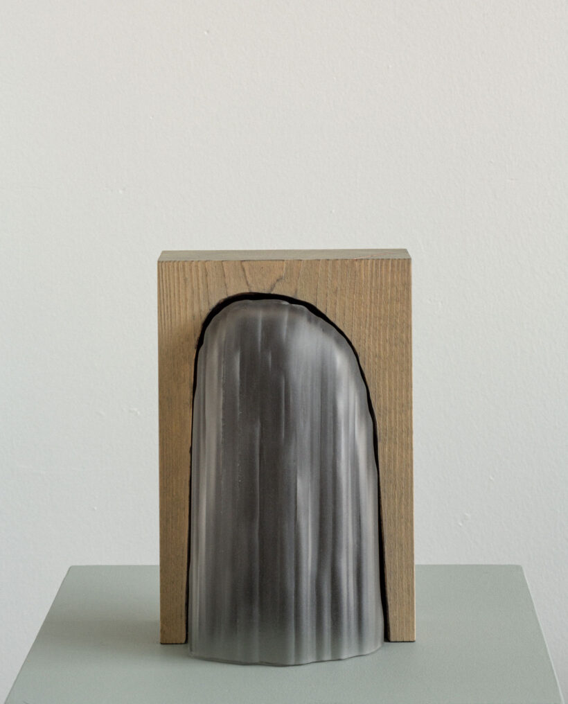 antreihartikainen_glass_wood_sculpture_artwork_atfirstblush_billnas_lokalhelsinki2026-3