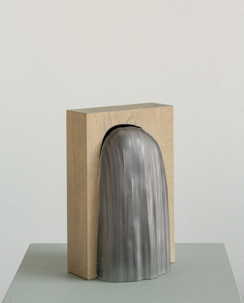 antreihartikainen_glass_wood_sculpture_artwork_atfirstblush_billnas_lokalhelsinki2026-4