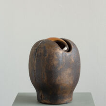 arniaromaa_stoneware_sculpture_artwork_atfirstblush_billnas_lokalhelsinki2026-4