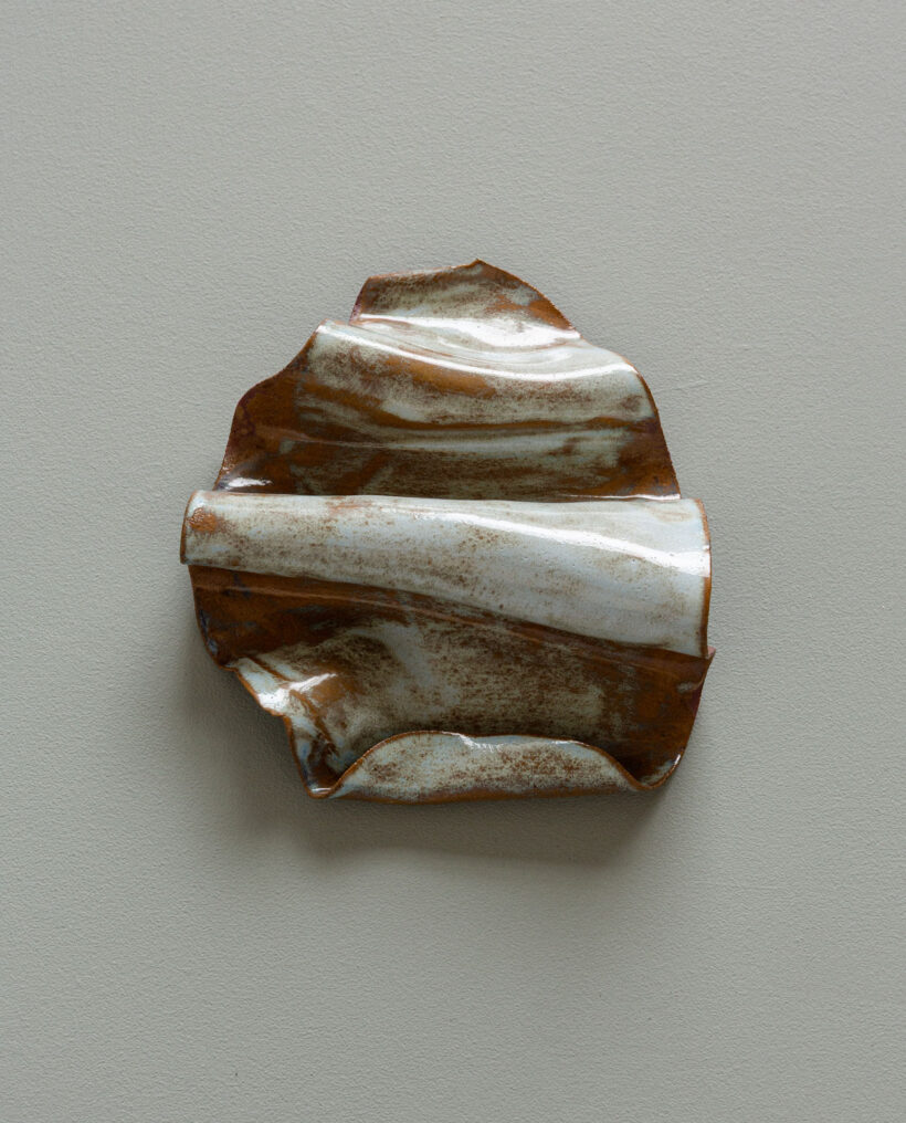 kaisamattson_ceramic_relief_artwork_atfirstblush_billnas_lokalhelsinki2026-2