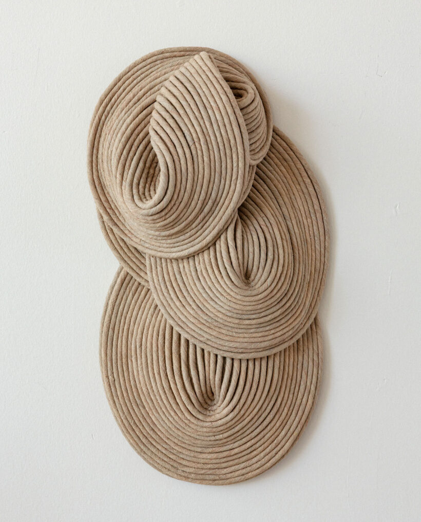 sinivilli_textile_relief_artwork_atfirstblush_billnas_lokalhelsinki2026-2