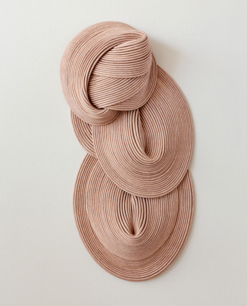 sinivilli_textile_relief_artwork_atfirstblush_billnas_lokalhelsinki2026-5