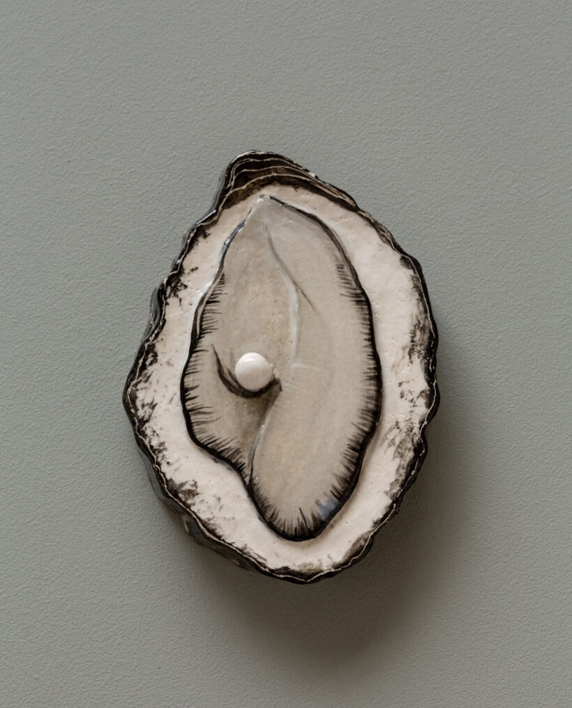 tiiaanttila_ceramic_relief_artwork_atfirstblush_billnas_lokalhelsinki2026-3