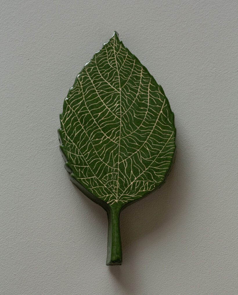tiiaanttila_ceramic_relief_artwork_atfirstblush_billnas_lokalhelsinki2026-6