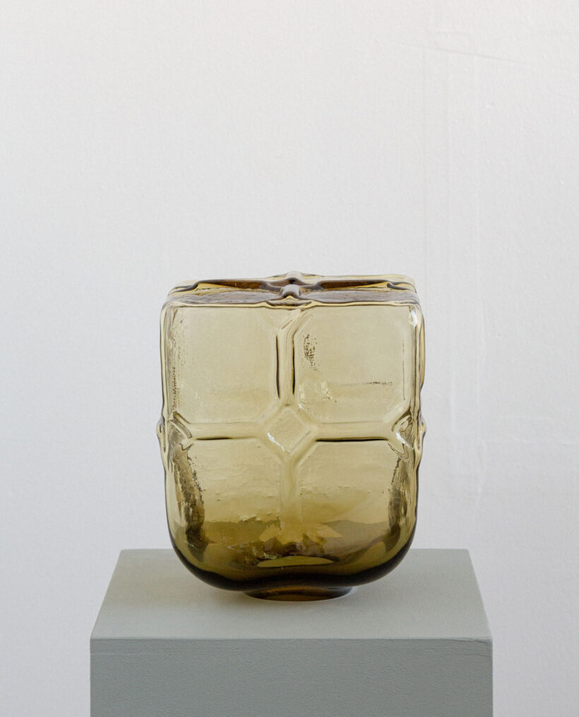 annieckerman_glass_sculpture_artwork_atfirstblush_billnas_lokalhelsinki2026-3-2